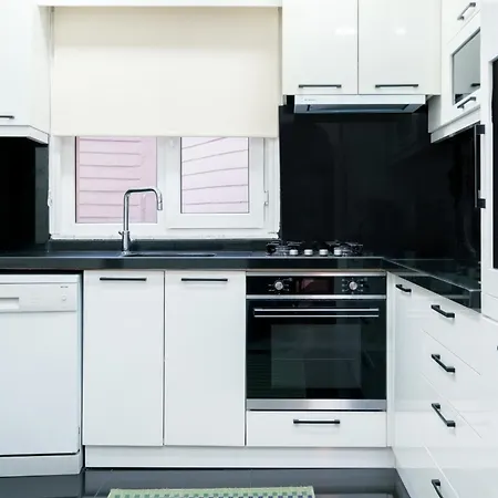 Modern Spacious Flat W Balcony 5 Min To Taksim شقة اسطنبول