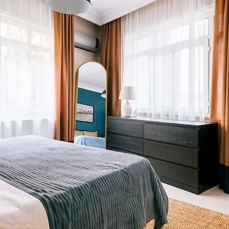 Modern Spacious Flat W Balcony 5 Min To Taksim Appartement Istanboel